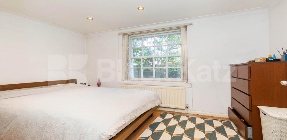 Stunning spacious one bed in Camden with a modern kitchen and bathroom Stratford Villas, Camden Square